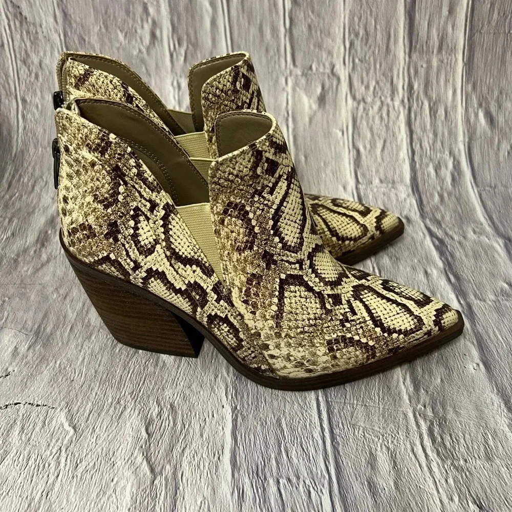 Vince Camuto Bootie Size 9 - Picture 2 of 7